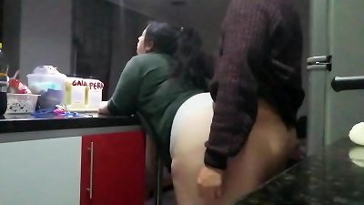 round neighbor calls me when the husband is not