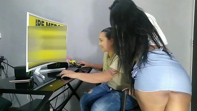 In what I teach my friend to play on the PC the very kinky puts her meaty caboose on my face to gargle it